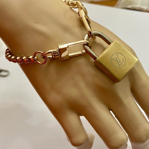 Vintage, Louis Vuitton Brass Padlock with 7-8in Gold Tone Chain Bracelet (A) - Picture 10 of 11